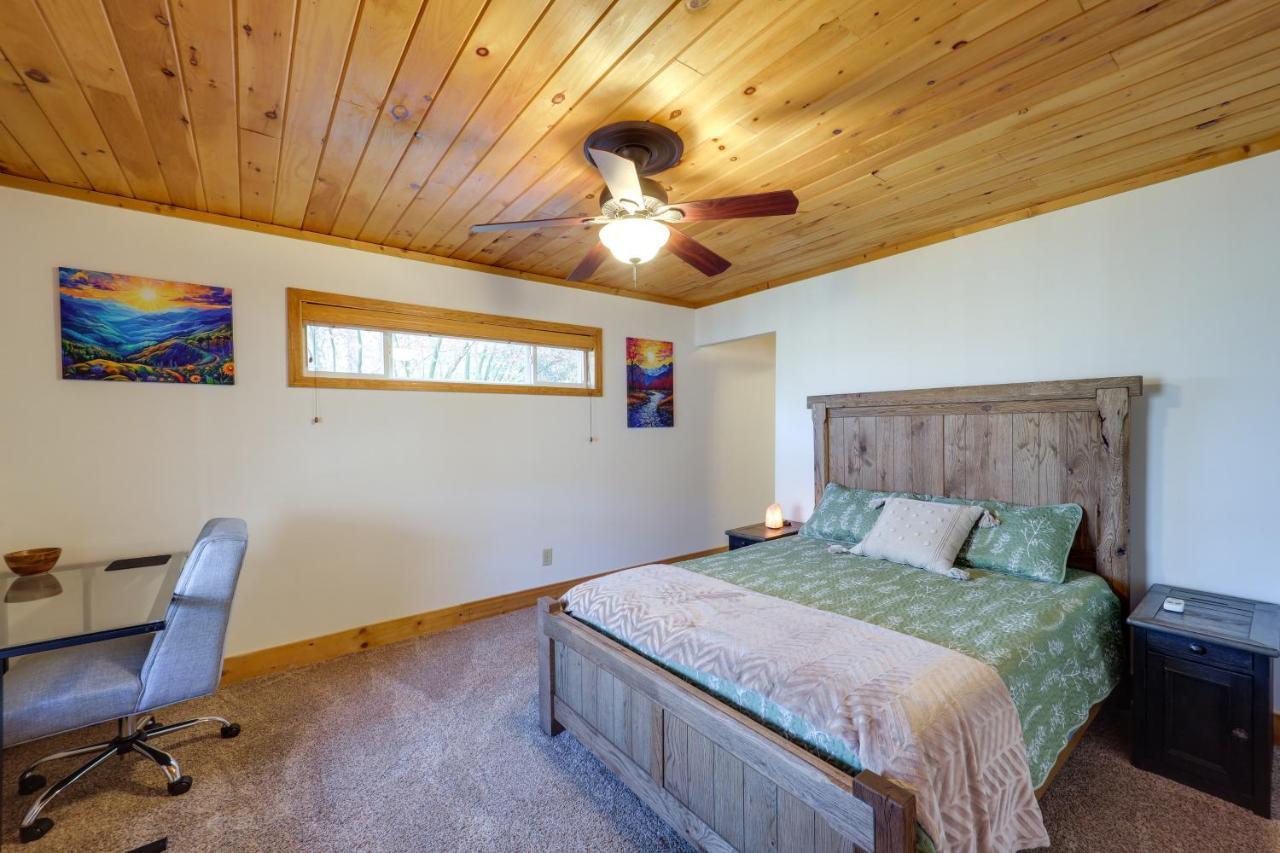 Pet-Friendly Spruce Pine Cabin With Private Fire Pit Экстерьер фото