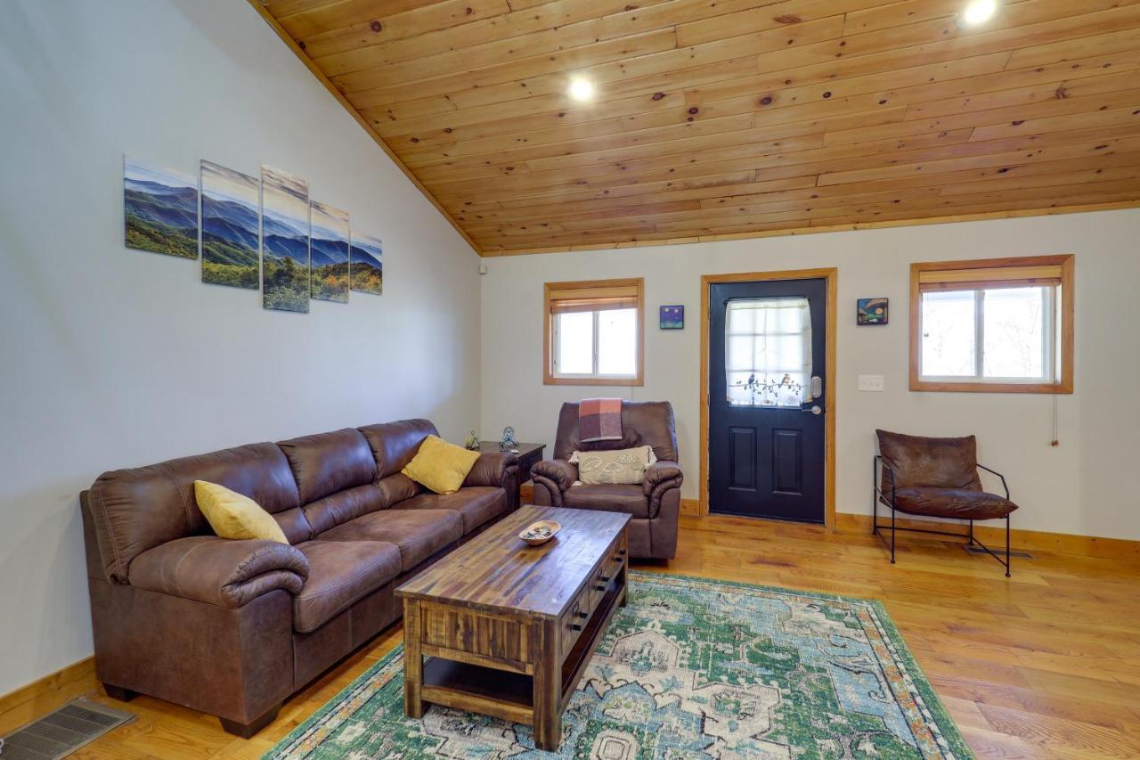 Pet-Friendly Spruce Pine Cabin With Private Fire Pit Экстерьер фото