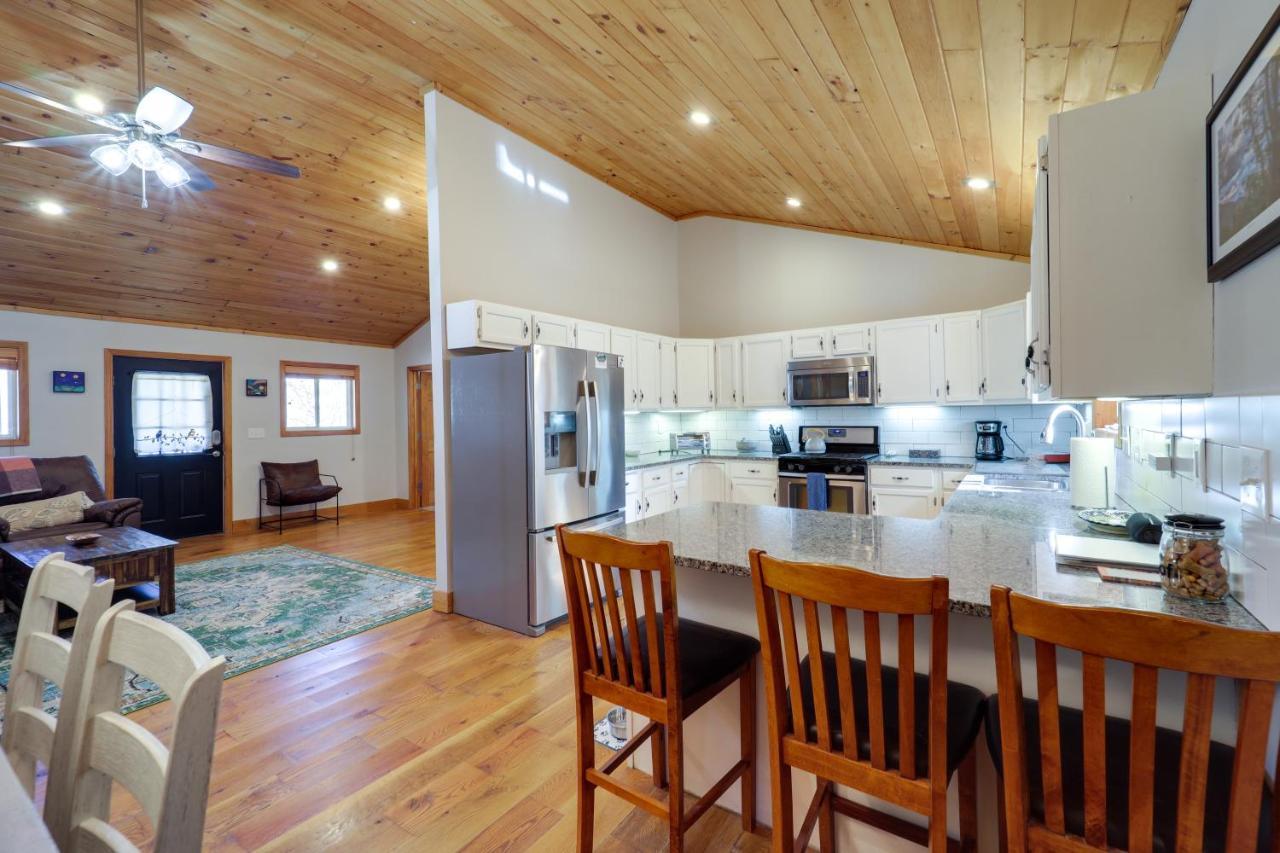Pet-Friendly Spruce Pine Cabin With Private Fire Pit Экстерьер фото
