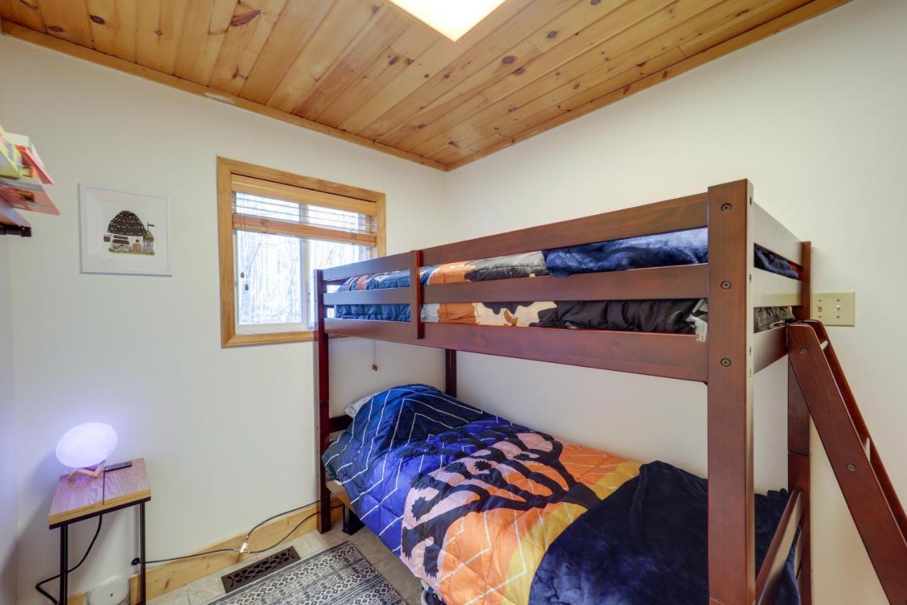 Pet-Friendly Spruce Pine Cabin With Private Fire Pit Экстерьер фото